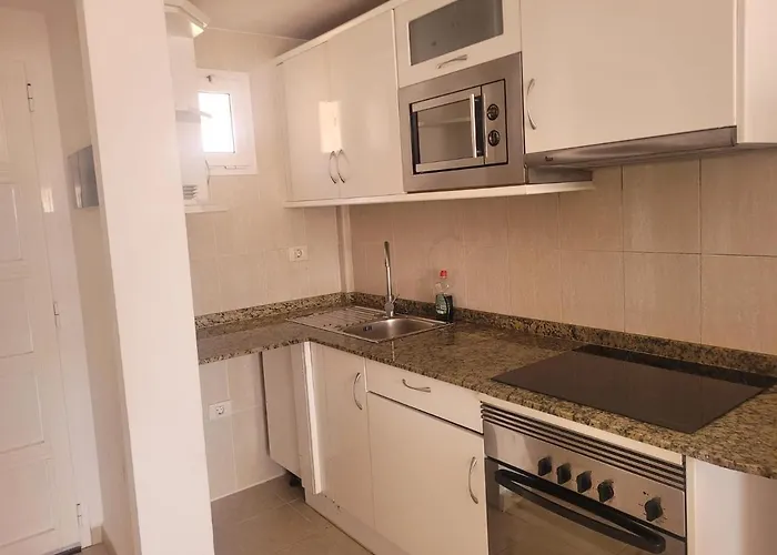 Funcional En Residencial Con Piscina En Inmejorable Ubicacion En Centro De La Isla