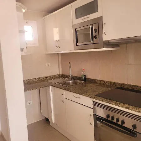 Funcional En Residencial Con Piscina En Inmejorable Ubicacion En Centro De La Isla