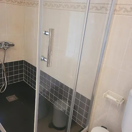 Funcional En Residencial Con Piscina En Inmejorable Ubicacion En Centro De La Isla *