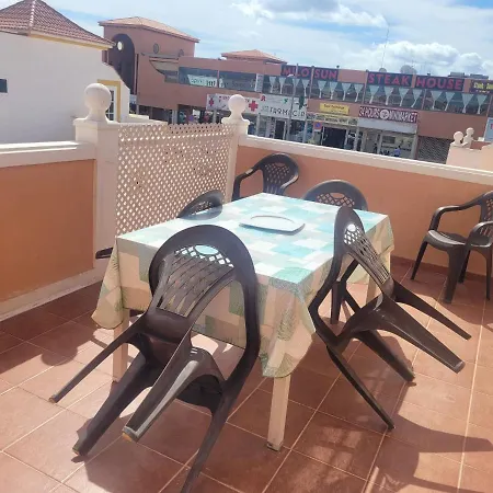 Funcional En Residencial Con Piscina En Inmejorable Ubicacion En Centro De La Isla *