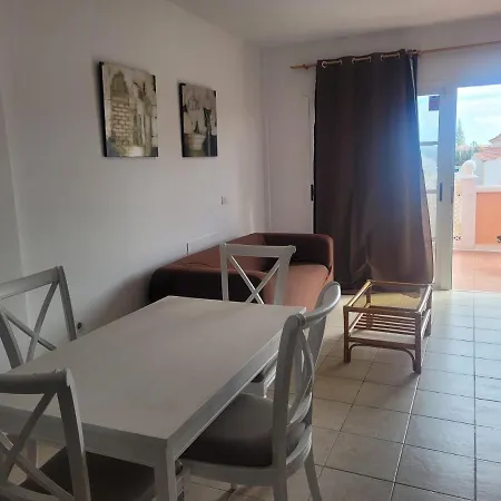 Lejlighed Funcional En Residencial Con Piscina En Inmejorable Ubicacion En Centro De La Isla