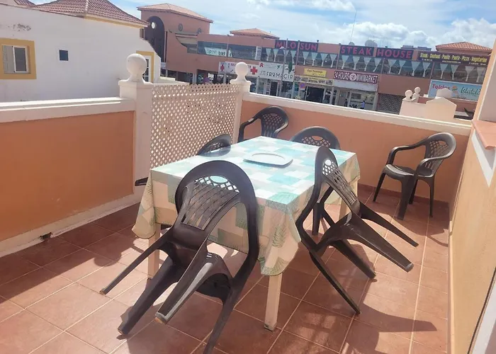 Funcional En Residencial Con Piscina En Inmejorable Ubicacion En Centro De La Isla *